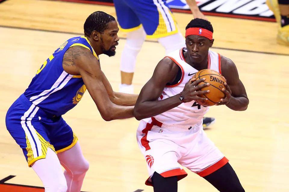 官方网站-西亚卡姆回归赛场，连败首场状态亮眼，DWG观众沸腾！-官方网站